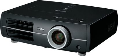 Epson EH-TW5500 sort videoprojektor set forfra, projektionslinse, ventilationsgitter