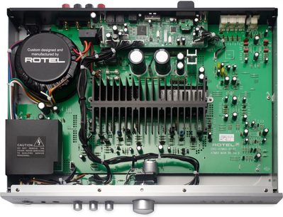 Amplificatore hi-fi integrato stereo Rotel A11 MKII nero, vista dall'alto, componenti elettronici, circuiti stampati, dissipatore di calore, cablaggio multicolore, chassis nero, pulsanti sul frontale