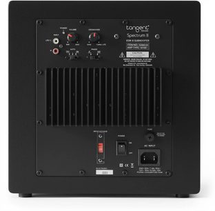 Tangent Spectrum II XSW8 sort subwoofer, set bagfra, metalplade med køleribber, volumen/crossover, RCA, IEC-stik