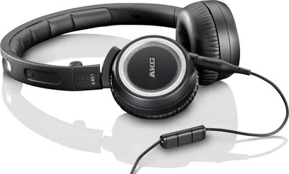 Lukket omkringørende AKG K451BLK sort hovedtelefon, polstret hovedbøjle, ovale ørepuder, kablet fjernbetjening