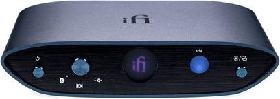 iFi Zen One Signature melns audio DAC konvertieris, skats no priekšpuses, 5 pogas un zilas gaismas indikatori augšpusē