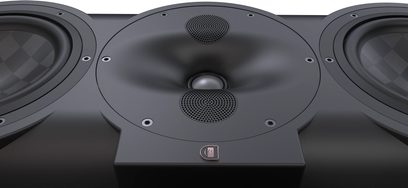 Centrální reproduktor Perlisten S5c v černém laku, detailní pohled zepředu, 2 boční woofery, 3 středové tweetry v řadě, logo dole