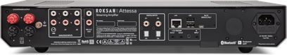 Amplificatore hi-fi stereo Roksan Attessa, frontale argentato con pulsanti, prese, display e logo, vista frontale