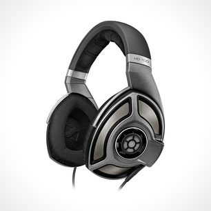 Åbent hi-fi hovedsæt Sennheiser HD 700 i sort og gråsølv, set fra venstre trekvartersvinkel, på hvid baggrund