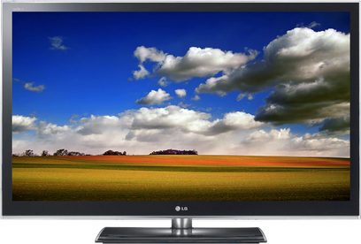 LG 50PZ950S-fladskærms-TV, der viser et landligt landskab med en grøn mark og en skyet blå himmel set fra en frontal vinkel