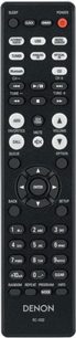 Dálkové ovládání Denon RC-1222 v černé barvě s šedými a červenými tlačítky pro ovládání různých audio a multimediálních funkcí