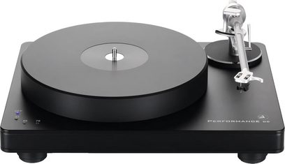 Hi-fi pladespiller ClearAudio PACK PERFORMANCE DC ARTIST, set forfra, sort pladetallerken, sølvfarvet tonearm, kontrolknapper til venstre