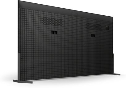 Телевизор Sony BRAVIA 8 II K55XR8 в черно с текстуриран пластик с квадратна шарка, заден изглед от три четвърти ляво с вентилационни решетки, монтажни отвори и раздалечени метални крака