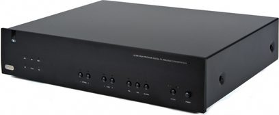 Arcam FMJ D33 sort DAC-konverter, frontvisning, sort front med knapper og stik på forsiden, 19" rackmonteret format