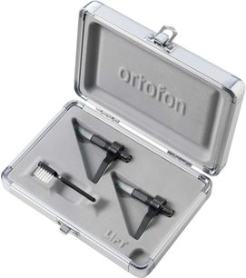 Cellula per giradischi DJ Ortofon Concorde MKII TWIN MIX in metallo argentato, vista dall'alto nella sua custodia trasparente