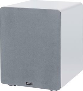 Witte Alpha RS 12 subwoofer, hoekaanzicht, grijze voorkant met logo onderaan, witte zijkanten en bovenkant, ronde voetjes