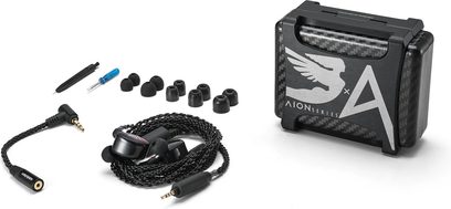 Otevřená hifi sluchátka Astell&Kern Layla AION černý karbon, černý pletený kabel, ušní nástavce, černé pouzdro na uložení
