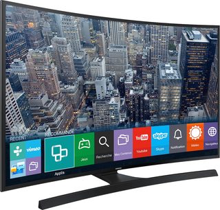 Samsung UE48JU6640 buet TV, tændt skærm der viser apps, set forfra på hvid baggrund