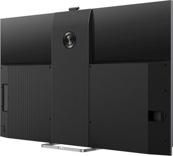 TCL 65C821 TV set fra fronten, sort slukket skærm, mat sort kabinet, metalfod, enkelt knap på højre side