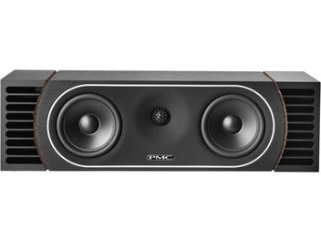 Boxă centrală PMC ProphecyC neagră, vedere frontală, cu două difuzoare de bass de o parte și de alta a unui tweeter central