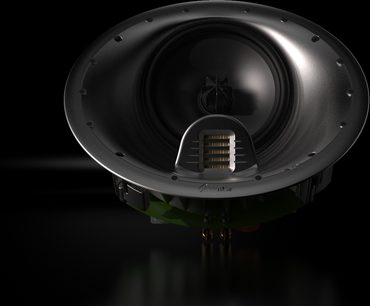 GoldenEar Invisa HTR 8000 lubų garsiakalbis, vaizdas iš priekio, perforuota juoda grotelė, centrinis žemų dažnių garsiakalbis, 8 periferiniai garsiakalbiai