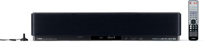 Czarna soundbar Yamaha YSP-900, widok z przodu, z wyświetlaczem LED, przyciskami sterowania i pilotem zdalnego sterowania