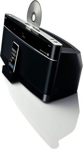 Onkyo CBX-500 sort dockingstation, set forfra i perspektiv, med dock til iPod/iPhone og indbyggede højttalere