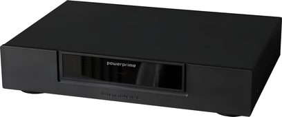 Condizionatore di rete GigaWatt PowerPrime nero, vista frontale, pannello frontale nero con display digitale e presa di corrente