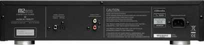 Bagside af en sølvfarvet Musical Fidelity M2SCD CD-afspiller med digitale og analoge lydstik samt spændingsvælger