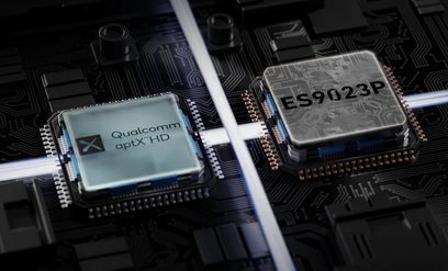 ArtSound Smart Evo, nærbillede af 2 elektroniske chips, Qualcomm aptX HD til venstre, ES9023P til højre, på et sort bundkort