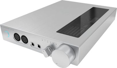 Przedwzmacniacz słuchawkowy Sennheiser HDVD 800 widok z przodu, aluminiowa obudowa, czarny panel przedni, złącza XLR i jack 6,35 mm