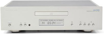 Cambridge Audio 840C sølvfarvet CD-afspiller, set forfra, front med display, CD-bakke og kontrolknapper