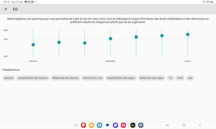 Lyd equalizer-interface på glas-touchskærm, hvid baggrund, set forfra, med fem lodrette turkisgrønne skydeknapper til bas, mellemtone og diskant samt en nederste række af små grå forudindstillingsknapper