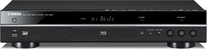 Yamaha BD-S681 4K Blu-ray-afspiller set forfra i sort, børstet aluminiumsfront, blåt display, USB-port