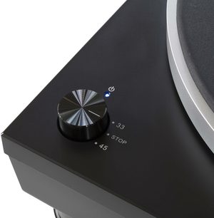 Audio Technica AT-LP5 sort pladespiller, tæt ovenfra-billede af stopknappen og den børstede metalplade
