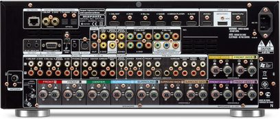 Marantz SR7008 sort hjemmebiografsforstærker, frontpanel, frontvisning, mange stik og knapper, central LCD-skærm