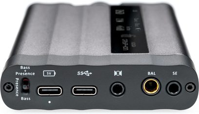 Taşınabilir ses dönüştürücü, gri kasa, USB-C, USB-A, 3,5 mm jak, 4,4 mm jak bağlantı noktaları, anahtar ve göstergelerle