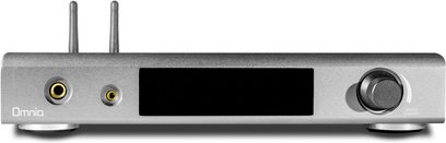 Nuprime Omnia A-300 metallisk grå stereo hi-fi-forstærker, frontpanel med skærm, knapper, hovedtelefon- og mikrofonindgange, to Wi-Fi-antenner