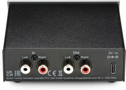 Pro-Ject Head Box E sidabrinis, galinis vaizdas su stereo RCA įėjimais ir išėjimais bei 5 V USB-C maitinimo lizdu