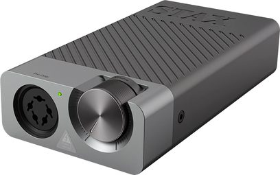 Передпідсилювач для навушників STAX SRM-D10 II темно-сірого кольору, вид спереду, кнопки та коліщатко зверху, роз'єм для навушників спереду