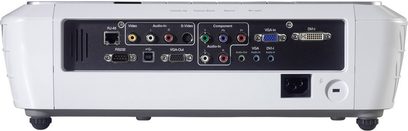 Optoma EP910 hvid projektor, set forfra, audio/video-tilslutninger på bagsiden, objektiv på forsiden