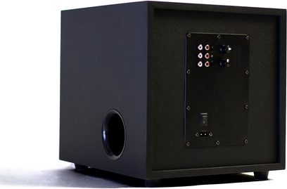 Cassa acustica Eltax SW800 nera, vista posteriore 3/4, pannello in metallo con RCA e manopole, presa d'aria laterale rotonda