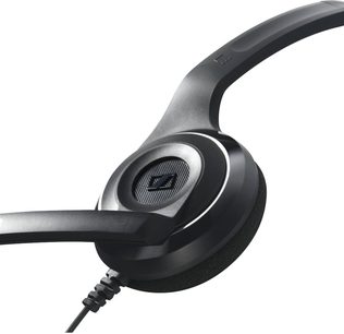 Sennheiser PC 8 USB sort hovedtelefon, venstre sidevisning, oval ørepude, polstret hovedbøjle, mikrofon på fleksibel arm