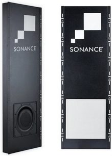 Vstavaný basový reproduktor Sonance R10SUB, pohľad spredu a zboku, čierne prevedenie, v strede biela štvorcová mriežka