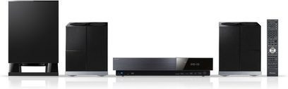 Pioneer LX03 hjemmebiografsystem bestående af to højttalersøjler, en subwoofer, en soundbar og en Blu-ray-afspiller, set forfra