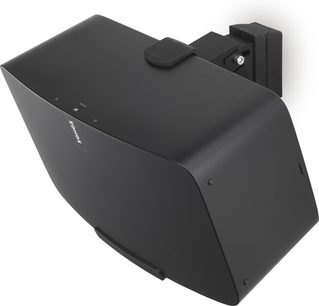 Supporto da parete per Sonos Five e Play:5 nero, staffa angolare da muro, struttura in metallo nero, viti a vista, altoparlante nero