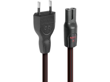 Kabel zasilający Audioquest NRG-X2 C7 o długości 1 m w matowym czarnym kolorze z czerwonymi paskami na plastikowej osłonie, z wtykiem męskim 2-pinowym i gniazdem żeńskim C7 z oznaczeniami, widok zbliżony