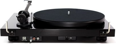 Pro-Ject Debut 3 Record Master DC sort lakeret pladespiller, set forfra, sort pladespiller, tonarm med pickup