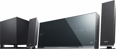 Sort Sony BDV-F500 hjemmebiografsystem bestående af to høje højttalere, en soundbar og en basrefleksboks