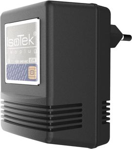 Multiprise IsoTek ISOPLUG EVO3 siyah, ön görünüm, LED ekran ve ön panelde 6 adet prize sahip