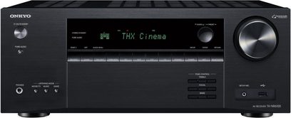 Μπροστινή όψη ενός μαύρου ενισχυτή home cinema Onkyo TX-NR6100, με πράσινη οθόνη ενδείξεων, κουμπιά εισόδων ήχου/εικόνας και ρυθμιστικό έντασης ήχου