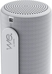 Altavoz Bluetooth portátil Loewe We. HEAR 2 gris claro, diseño cilíndrico con rejilla perforada en la parte superior