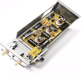 Line Magnetic LM-33LP åpen forforsterker, synlige forgylte og forsølvede elektroniske kretser, blankpolert metallkabinett