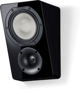 Černě lakovaný surround reproduktor Dolby Atmos Canton AR 5, zkosená ozvučnice s světlým wooferem a kulatým tweeterem