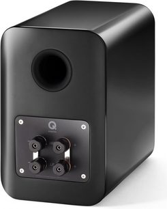 Q Acoustics Concept 30 højttalere i sort lak, set forfra, sort kabinet, synlige højttalerenheder, tilslutninger på bagsiden